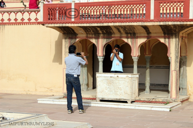 man-clicking-photo-jaipur-heritage-photo-walk