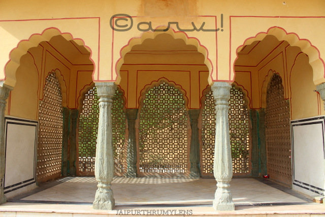rajasthani-architecture-arch-coloumn-araish-work-jaipur
