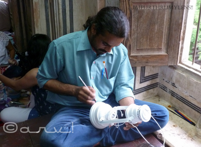 man-painting-by-hand-lamp-rang-malhaar-jaipur