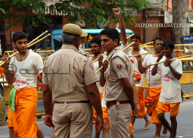 indian-police-jaipur-kanwar-yatra-street-photography