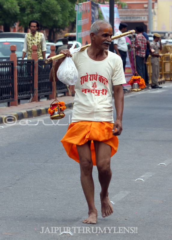 indian-street-photo-man-colorful-jaipur-kanwariay