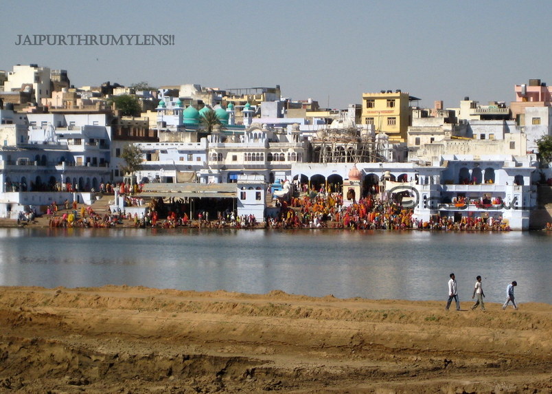 people-bathing-pushkar-tirth-ghats-kartik-poornima