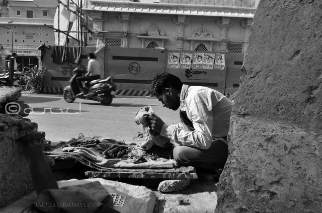 duplicate-key-maker-jaipur-street-photography