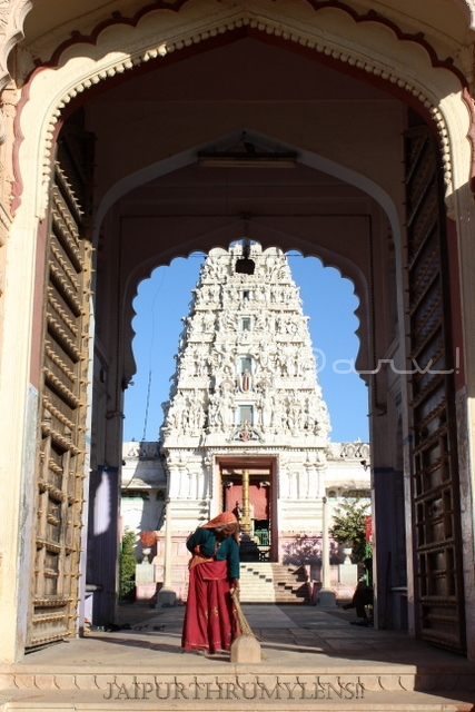 shri-vaikunth-nath-swami-temple-pushkar-india