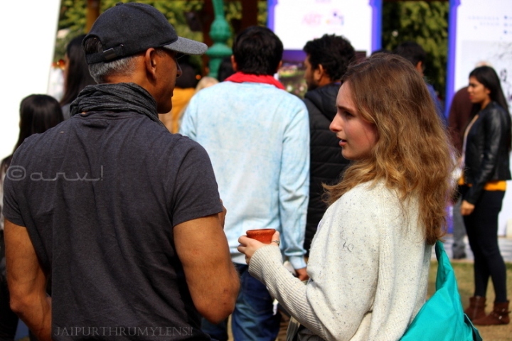 couple-talking-jaipur-literature-festival-people-culture