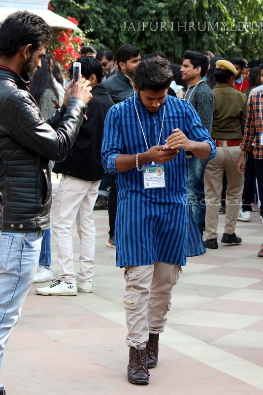 man-in-kurta-fashion-sense-jaipur-literature-festival-diggi-palace
