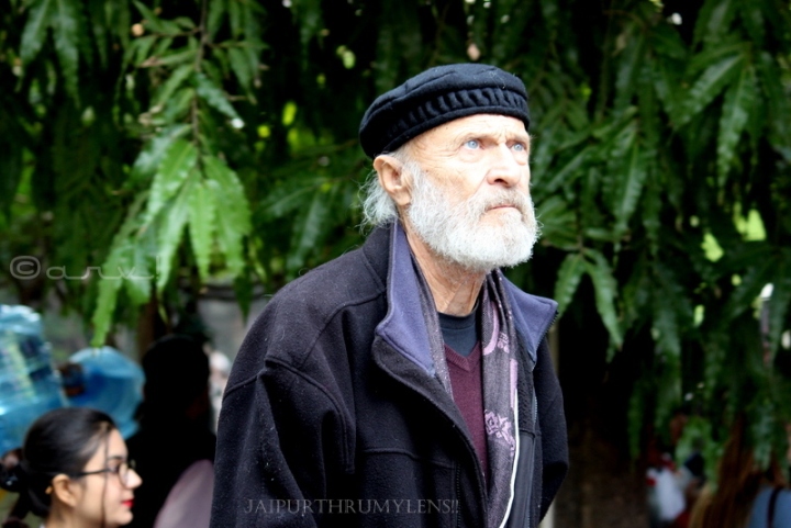 old-white-man-with-cap-jaipur-literature-festival