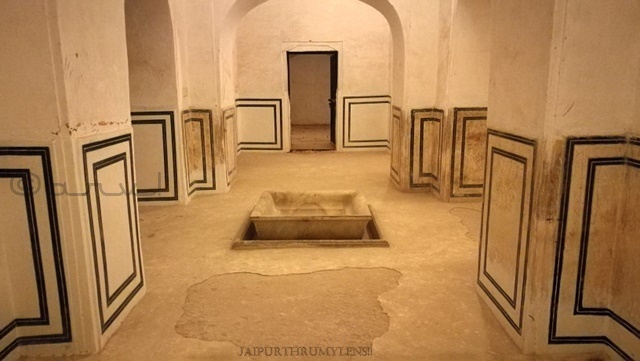 ancient-water-fountain-in-sttorage-tank-amer-fort-jaipur-heritage-walk