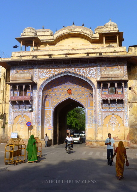 city-palace-jaipur-entry-gate-nakkarkhana