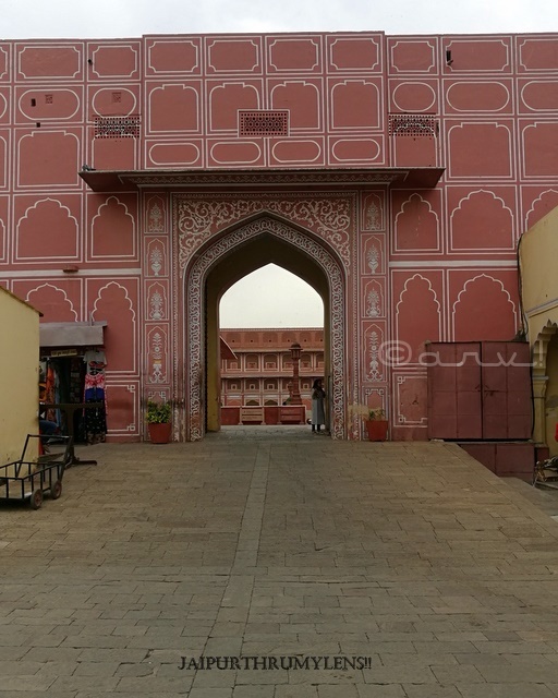 city-palace-jaipur-entry-gate