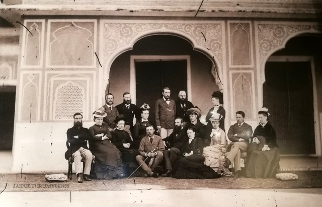 city-palace-jaipur-old-photo-foreign-british-guest