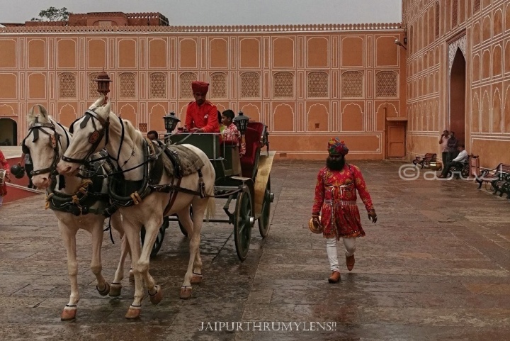 horse-riding-jaipur-city-palace-buggy-carriage