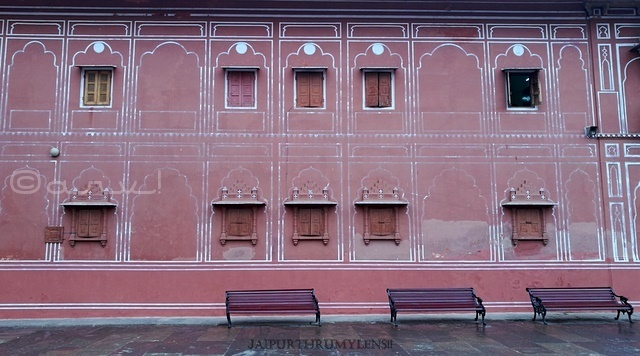 pink-wall-city-palace-jaipur-picture