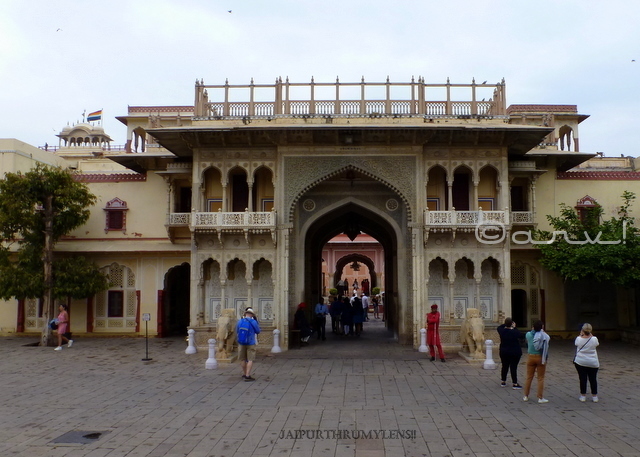 rajender-pol-city-palace-jaipur-architecture