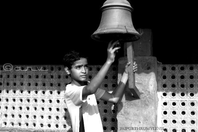 kid-with-bell-jaipur-india
