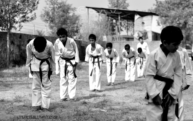 kids-learning-karate-jaipur-india