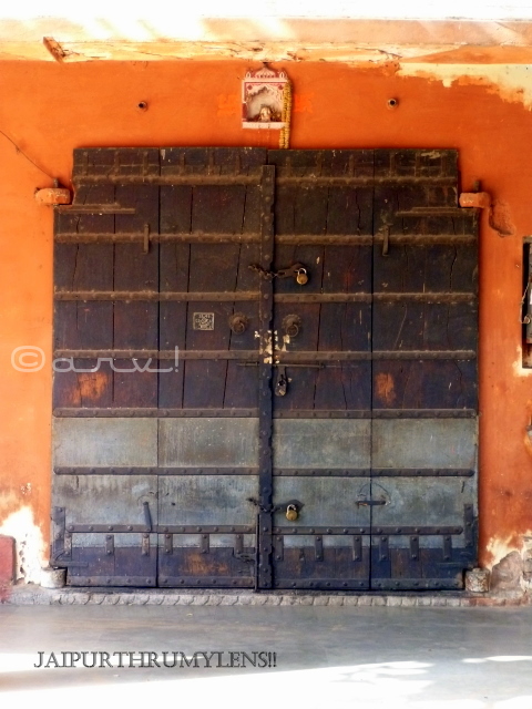 shop-gate-jaipur-architecture-feature-johari-bazaar