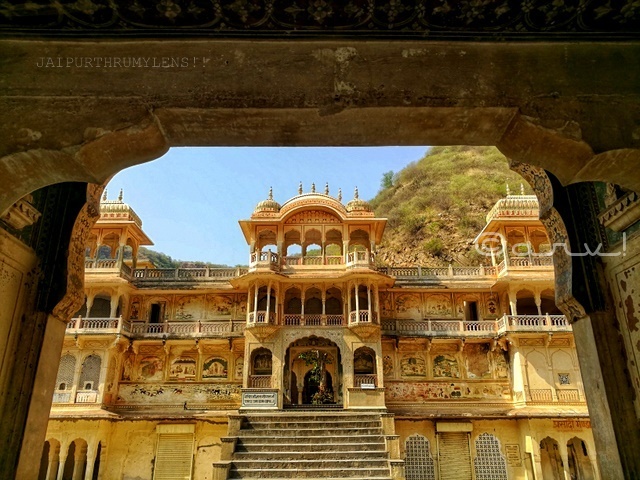 galta-hindu-mandir-complex-monkey-temple-jaipur