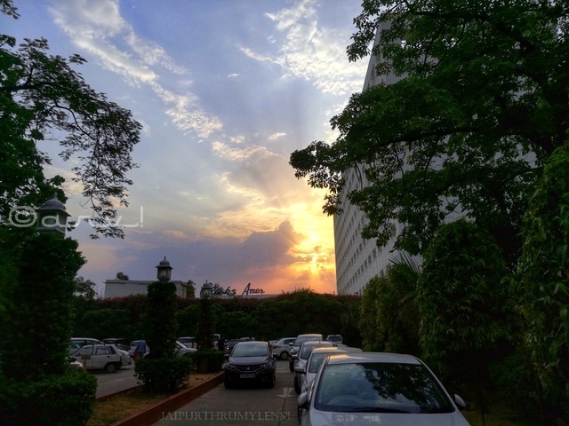 perfect-sunset-point-jaipur-clarks-amer-hotel-skywatch-friday