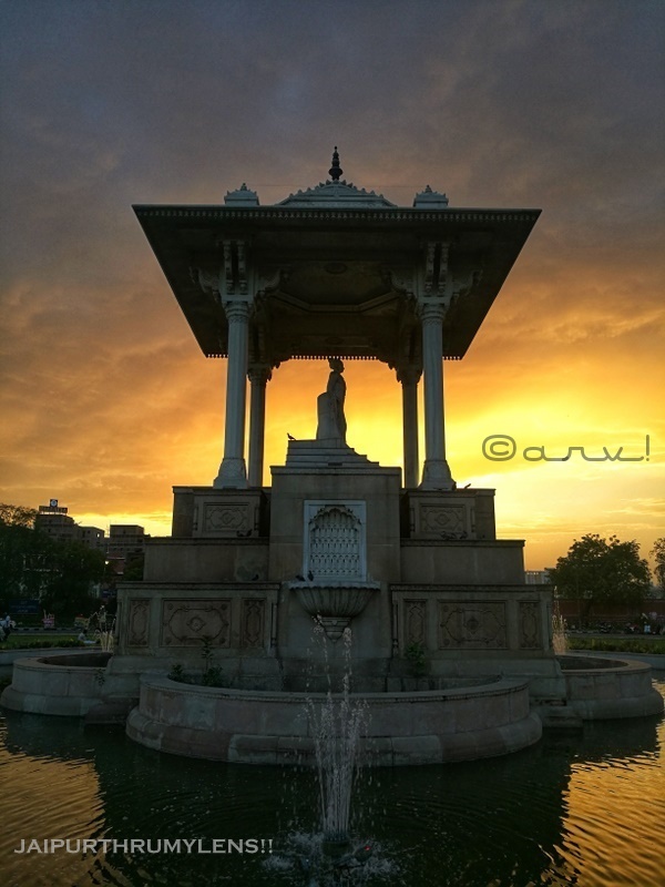 statue-circle-jaipur-sunset-coffee-place