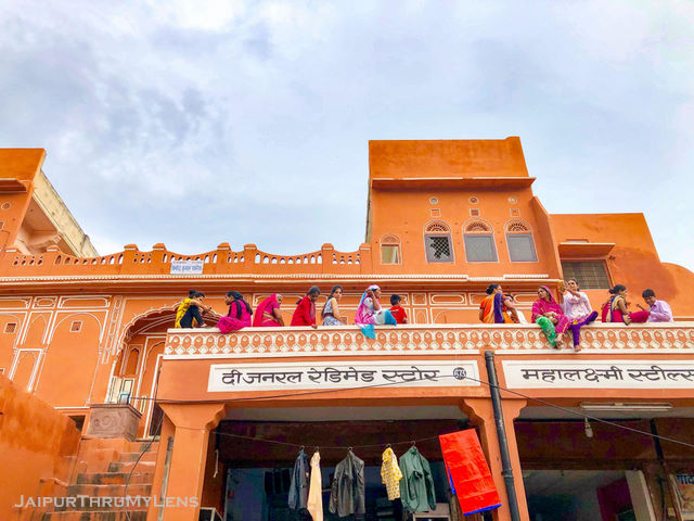 people-watching-teej-festival-procession-jaipur-market