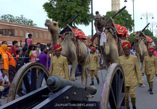 teej-festival-jaipur-procession-camel-corp-soldiers