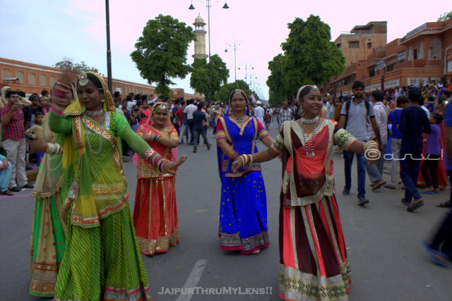 teej-festival-jaipur-rajasthani-folk-dancer-procession