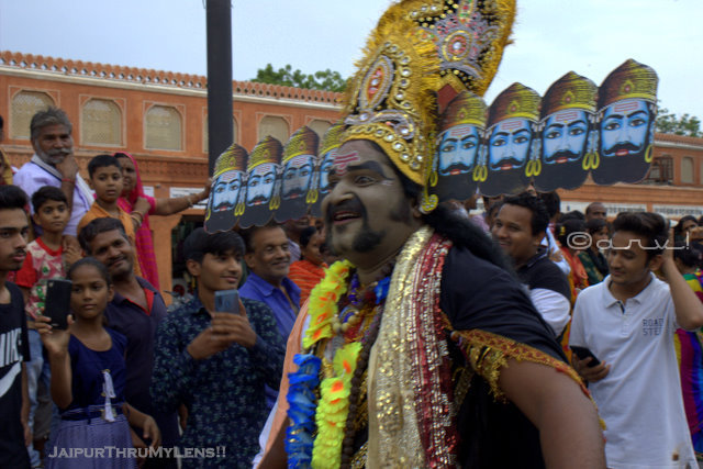 teej-procession-jaipur-tripolia-bazaar
