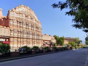 hawa-mahal-jaipur-curfew-lockdown-coronavirus