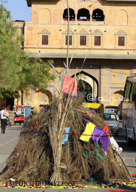 holika-dahan-holi-celebration-jaipur-city-palace-naqqarkhana-gate