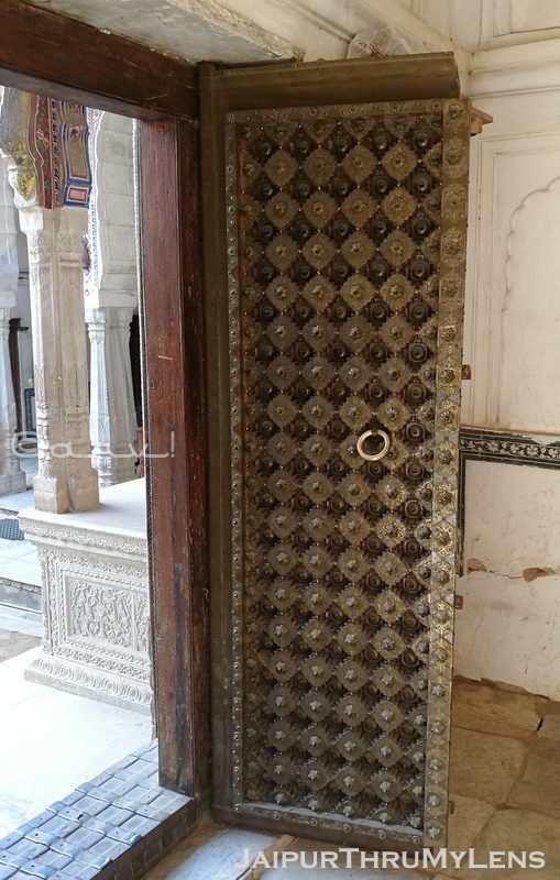 beautiful-wooden-door-shekhawati-india