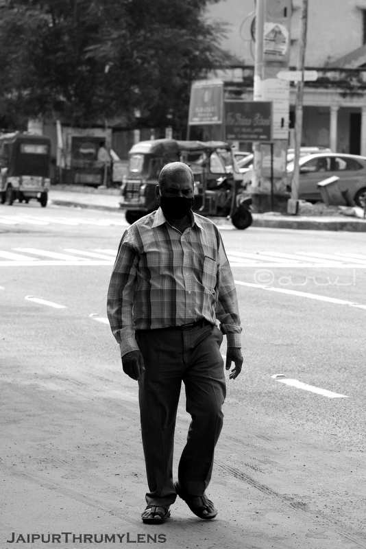man-with-face-mask-jaipur-street-scene-photography-india