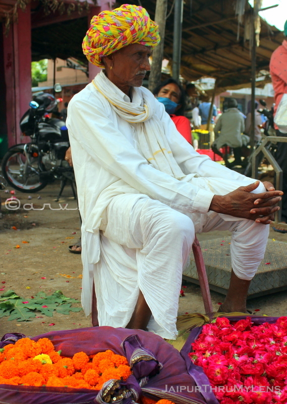 flower-mandi-in-jaipur-india-farmer-selling-with-pagdi-turban