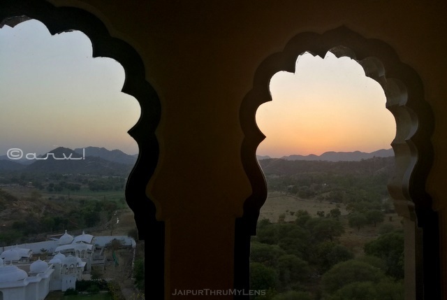 fairmont-jaipur-resort-room-sunset-view