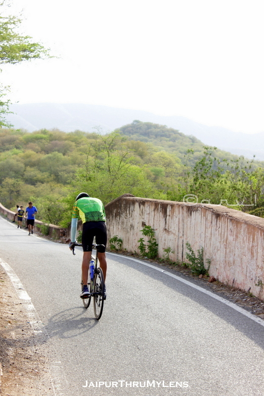 popular-group-cycling-route-jaipur-nahargarh-fort-road