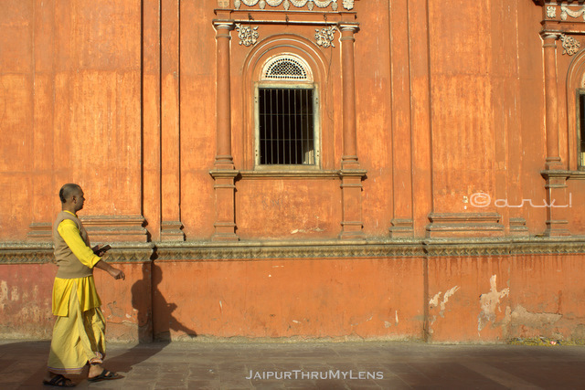street-photography-walled-city-jaipur-old-vidhan-sabha