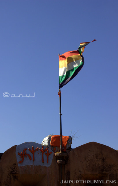 jaigarh-fort-jaipur-current-owner-padmnabh-singh-panchranga-flag