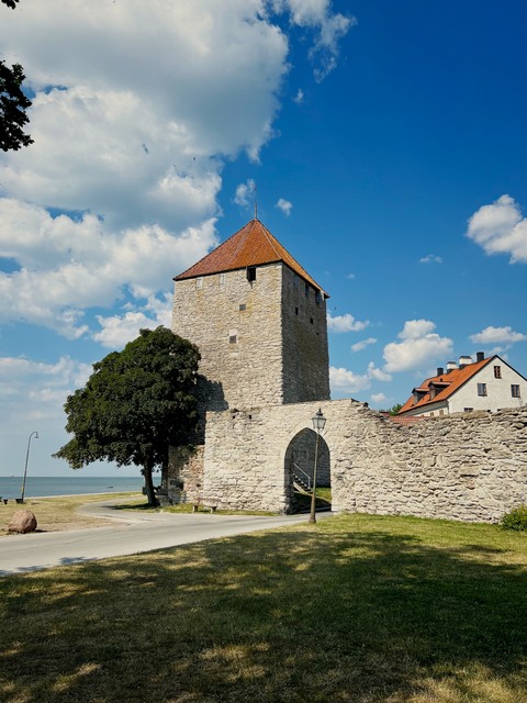 old-city-wall-visby-sweden-unsplash