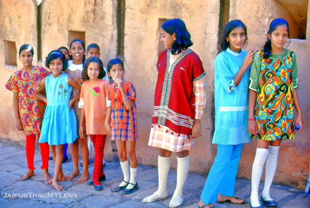 old-jaipur-photo-children-wall-amer-1970