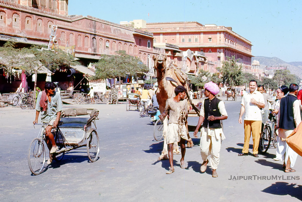 old-photo-jaipur-street-1970-hawa-mahal-market