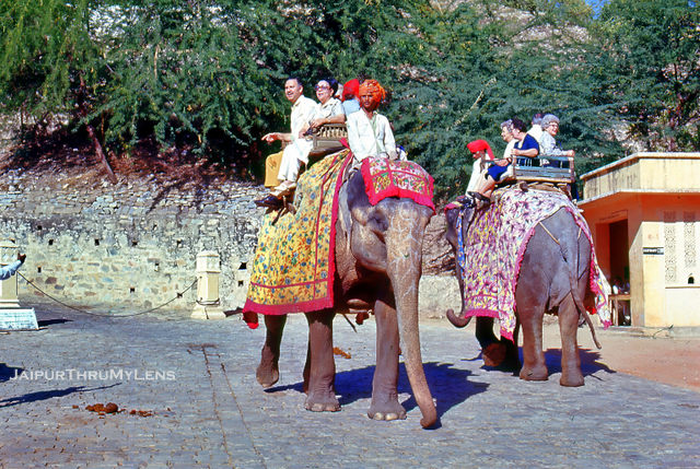 old-photo-jaipur-tourist-elephant-ride-amer-fort-1970