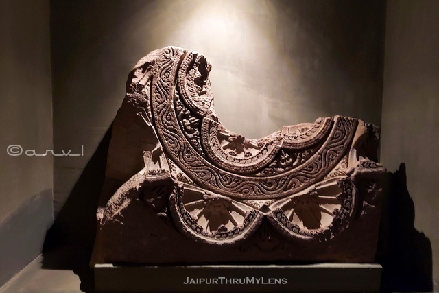 antique-hindu-temple-art-choti-chaupad-metro-museum