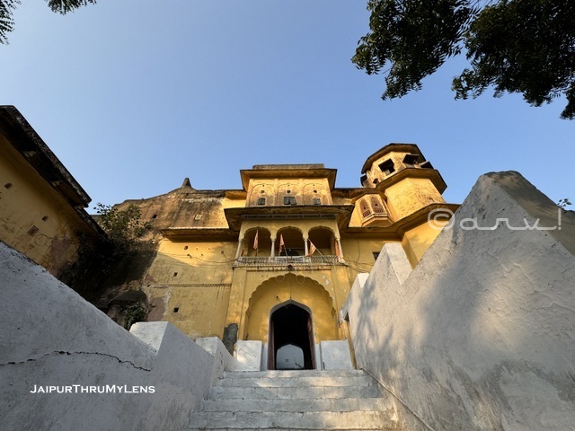 balanand-math-jaipur-naga-sadhu-army