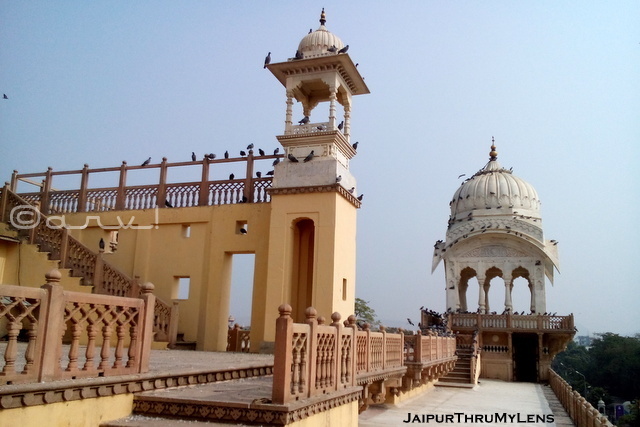 albert-hall-museum-chhatri-indo-sarascenic-architecture-features