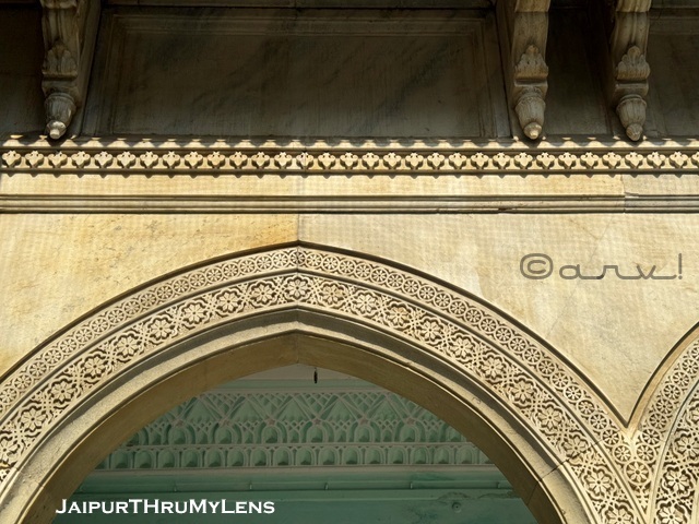 intricate-carving-arches-albert-hall-museum-jaipur
