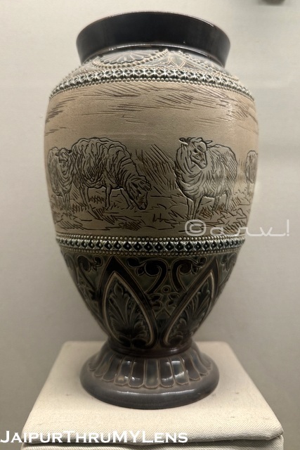 rare-Doulton-Lambeth-vase-1800-albert-hall-museum-jaipur