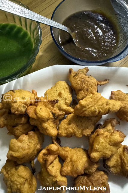 Authentic home-cooked Rajasthani crispy pakoras served at a local cooking class in Jaipur